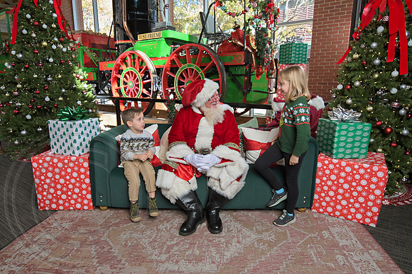 The Charleston Santa 2024-Nov30-0645