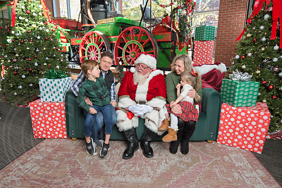 The Charleston Santa 2024-Nov30-0557