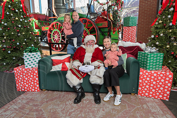 The Charleston Santa 2024-Dec22-3693
