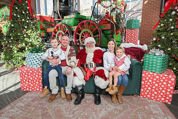 The Charleston Santa 2024-Dec14-2664