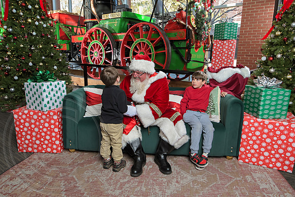 The Charleston Santa 2024-Dec7-1679