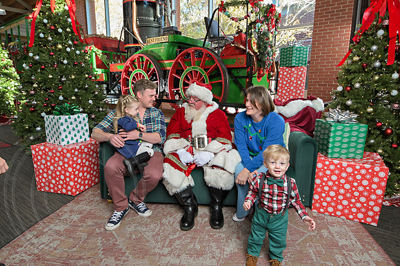 The Charleston Santa 2024-Dec7-1355