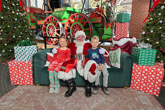 The Charleston Santa 2024-Dec7-1538
