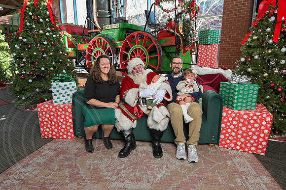 The Charleston Santa 2024-Dec22-3686