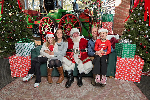 The Charleston Santa 2024-Dec7-1711