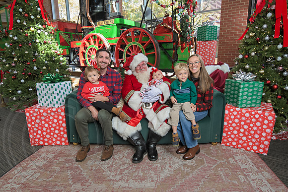 The Charleston Santa 2024-Nov30-0620