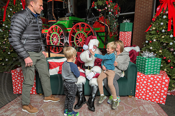 The Charleston Santa 2024-Dec3-1238