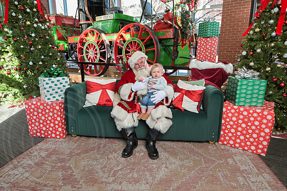 The Charleston Santa 2024-Dec22-3914