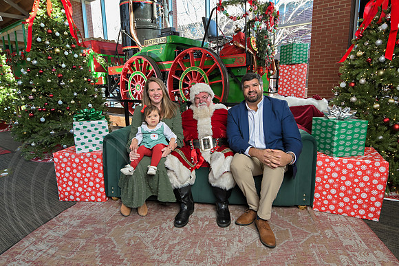 The Charleston Santa 2024-Dec22-3702