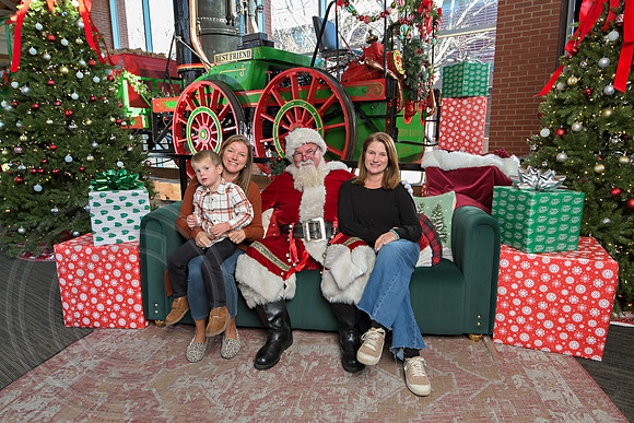 The Charleston Santa 2024-Dec22-3698