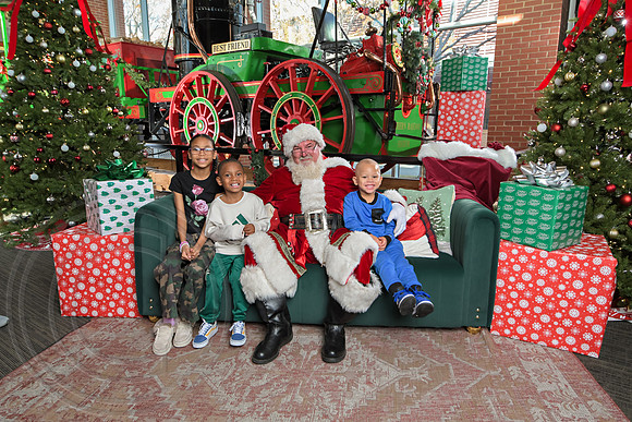 The Charleston Santa 2024-Dec14-2705