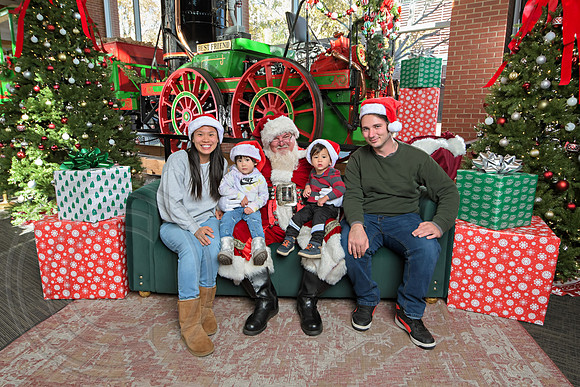 The Charleston Santa 2024-Dec7-1657