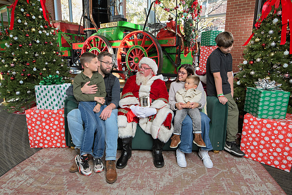 The Charleston Santa 2024-Dec7-1552