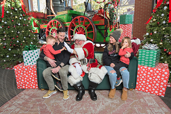 The Charleston Santa 2024-Dec1-0881