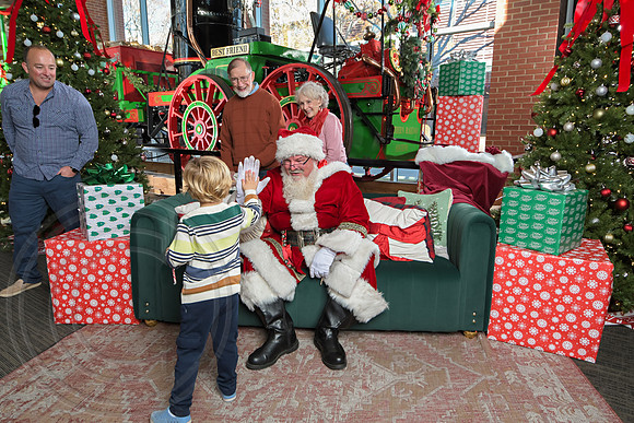 The Charleston Santa 2024-Dec14-2673