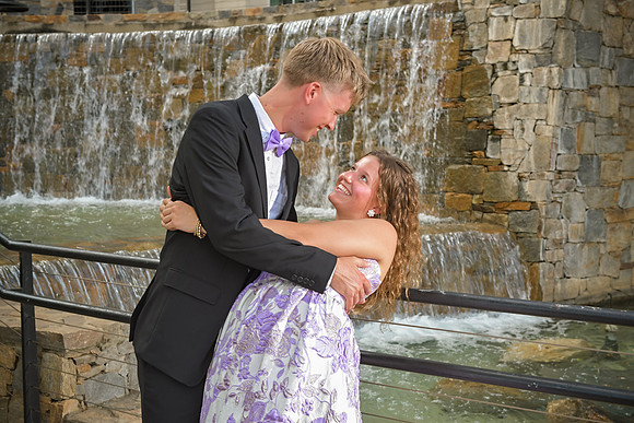 RKPhoto-2024-FallsPark-PromPics-90