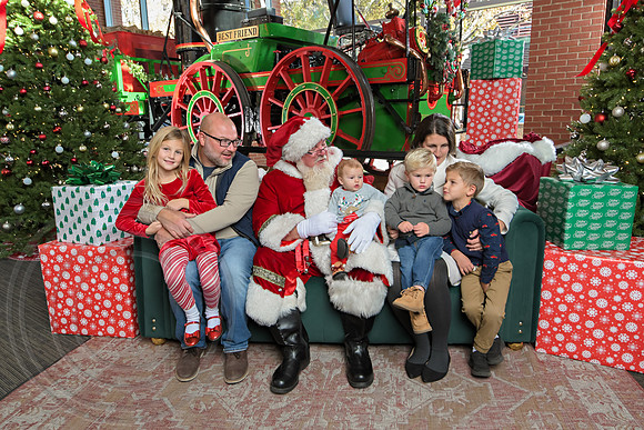 The Charleston Santa 2024-Dec7-1403