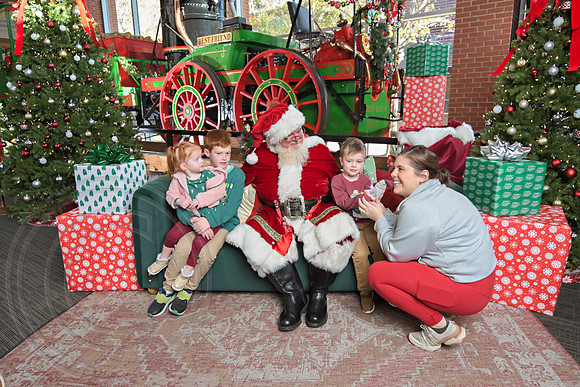 The Charleston Santa 2024-Nov30-0514