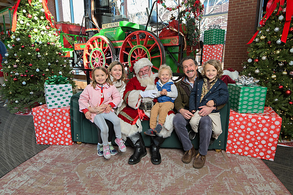 The Charleston Santa 2024-Dec22-3786