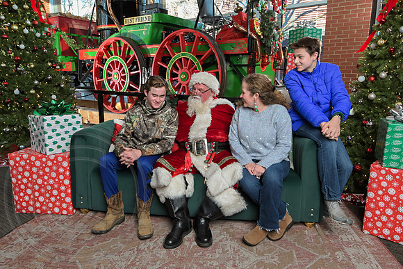 The Charleston Santa 2024-Dec22-4089