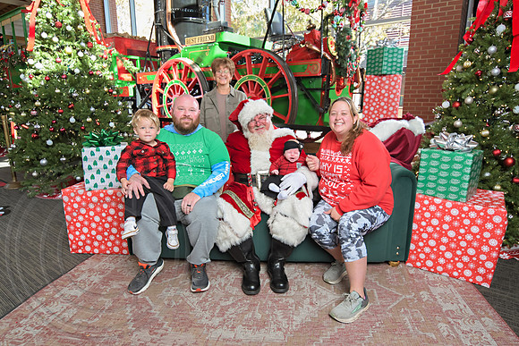 The Charleston Santa 2024-Dec1-0949