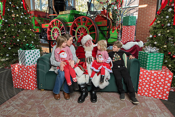 The Charleston Santa 2024-Dec7-1745