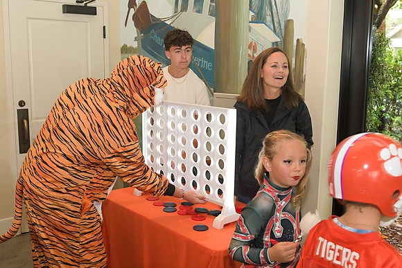 RKPhoto-2025-CVB-HalloweenParty-042