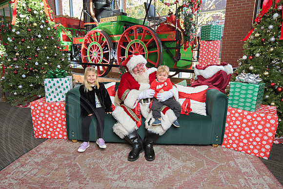 The Charleston Santa 2024-Dec1-0909