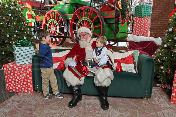 The Charleston Santa 2024-Dec22-3732