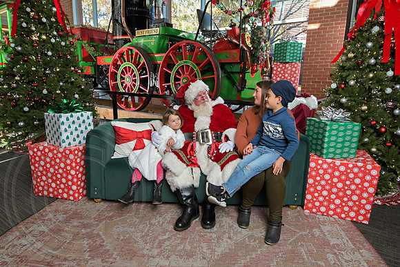 The Charleston Santa 2024-Dec7-1735