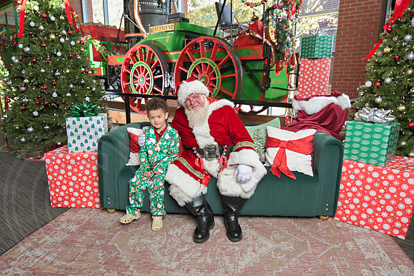 The Charleston Santa 2024-Dec1-0876