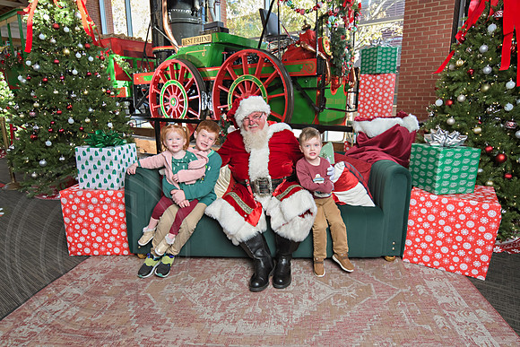 The Charleston Santa 2024-Nov30-0513