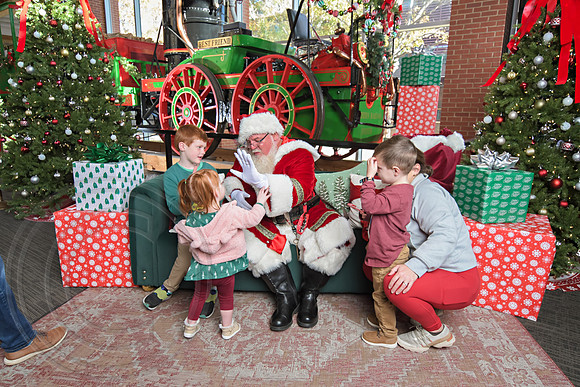 The Charleston Santa 2024-Nov30-0515
