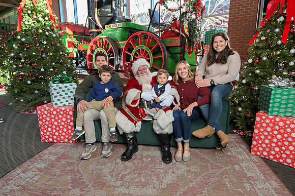 The Charleston Santa 2024-Dec22-3728