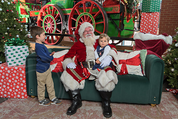 The Charleston Santa 2024-Dec22-3731