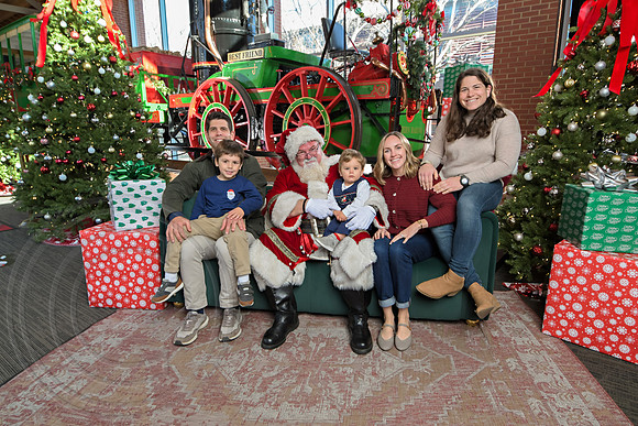 The Charleston Santa 2024-Dec22-3727