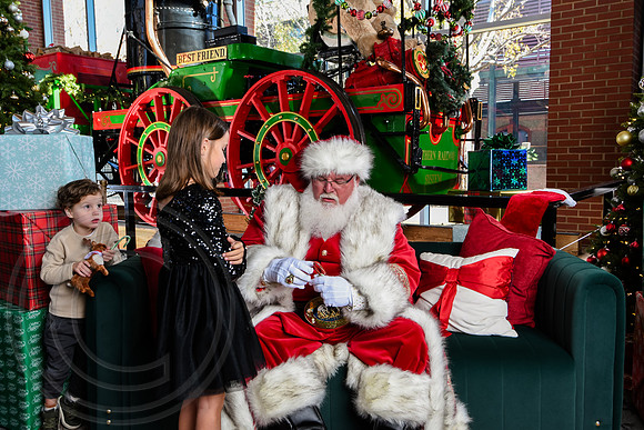 RKPhoto-2025-TheCharlestonSanta-Nov28-0015