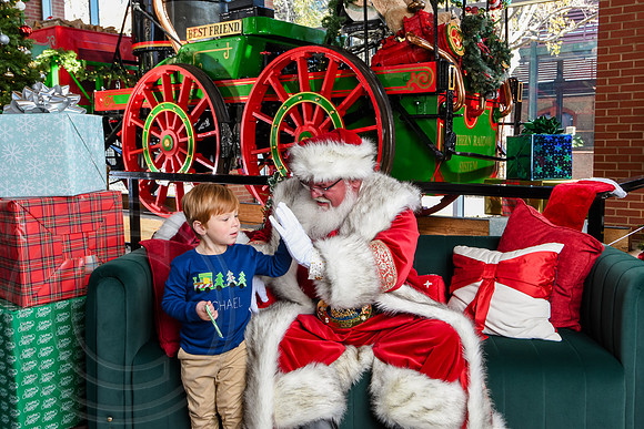 RKPhoto-2025-TheCharlestonSanta-Nov28-0021