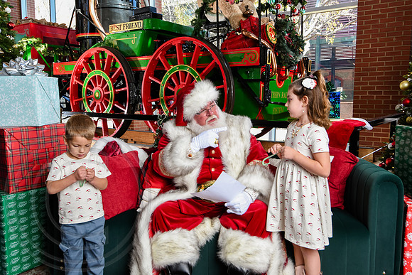 RKPhoto-2025-TheCharlestonSanta-Nov28-0028