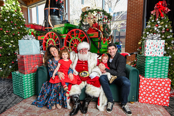 RKPhoto-2025-TheCharlestonSanta-Nov28-0031