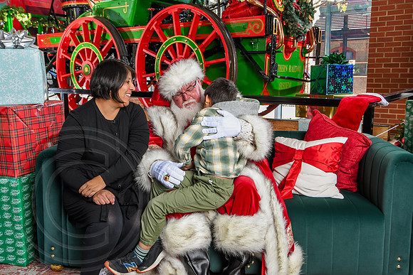 RKPhoto-2025-TheCharlestonSanta-Nov28-0049