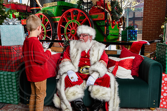 RKPhoto-2025-TheCharlestonSanta-Nov28-0051