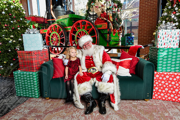 RKPhoto-2025-TheCharlestonSanta-Nov28-0052