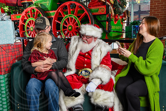 RKPhoto-2025-TheCharlestonSanta-Nov28-0055