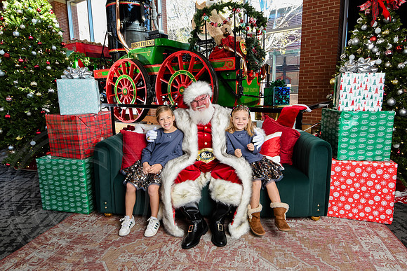 RKPhoto-2025-TheCharlestonSanta-Nov28-0056