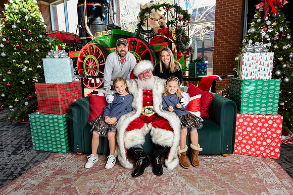 RKPhoto-2025-TheCharlestonSanta-Nov28-0058