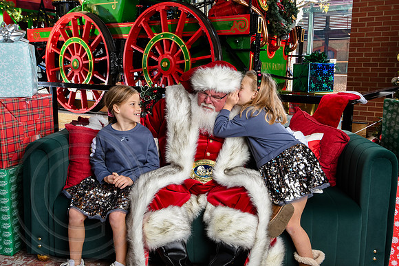 RKPhoto-2025-TheCharlestonSanta-Nov28-0060
