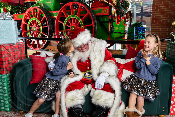 RKPhoto-2025-TheCharlestonSanta-Nov28-0061