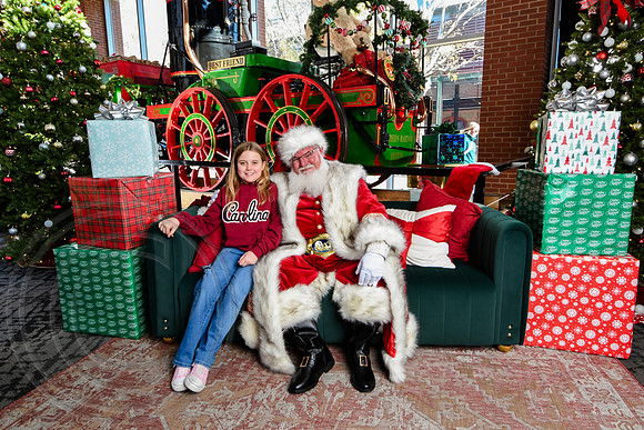 RKPhoto-2025-TheCharlestonSanta-Nov28-0062