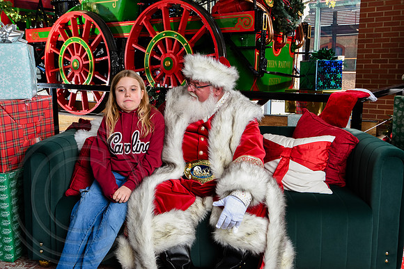 RKPhoto-2025-TheCharlestonSanta-Nov28-0065